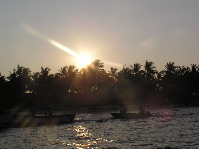 Photo of Sunrise over the Lakshadweep Islands in India, a beautiful view of the sun rays over palm and coconut trees