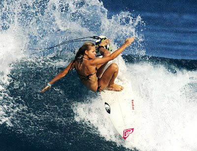 bruna schmitz surfing