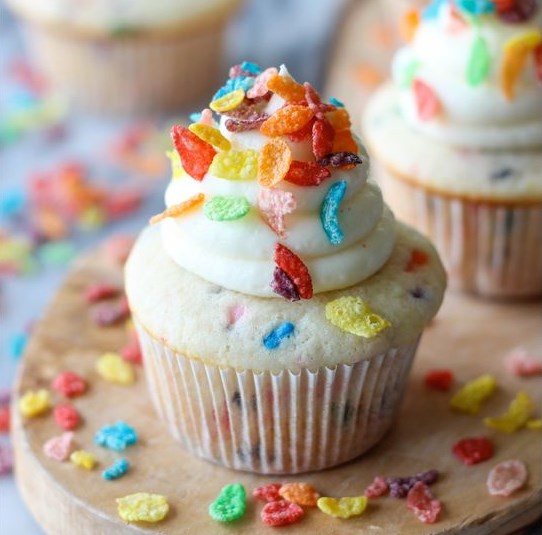 FRUITY PEBBLE CUPCAKES #dessert #recipe