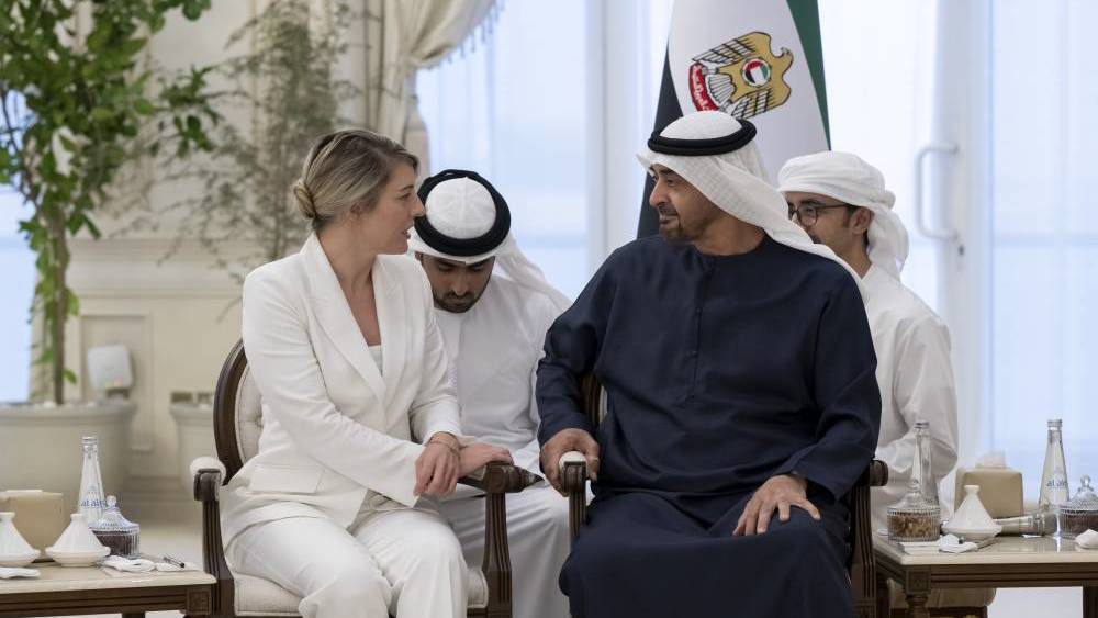 الامارات وكندا