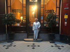 Kaffesoester in front of Hotel Chopin in Paris