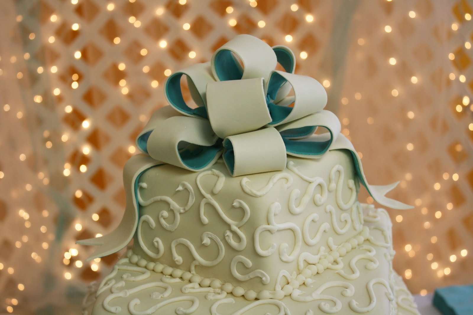 An Ivory and Teal Wedding Cake