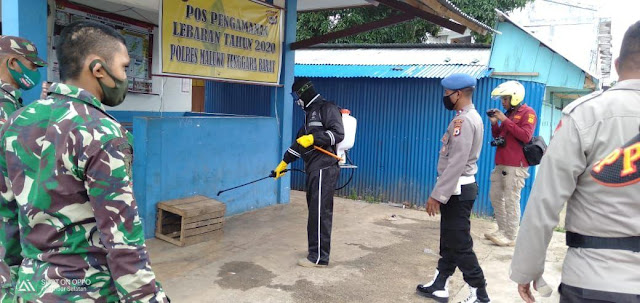 TNI-Polri dan Pemkab Tanimbar Lakukan Penyemprotan Disinfektan 4 Masjid dan Mushola di Saumlaki