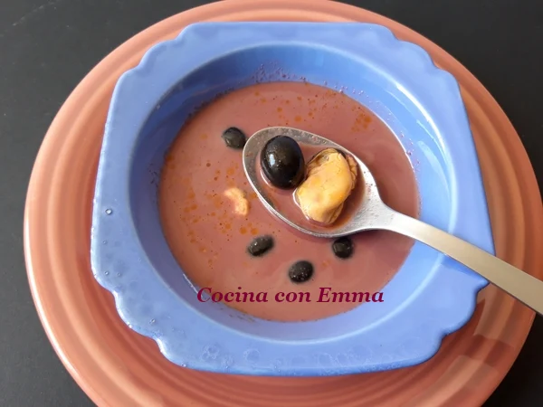 Sopa fría de cerezas y almendras