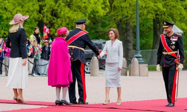 President Maia Sandu, King Harald, Queen Sonja, Crown Prince Haakon and Crown Princess Mette-Marit