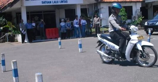 Pengalaman Membuat SIM C Murni cara proses mengurus dan pembuatan surat izin mengemudi motor persyaratan urutan tes administrasi tulis praktek biaya lulus