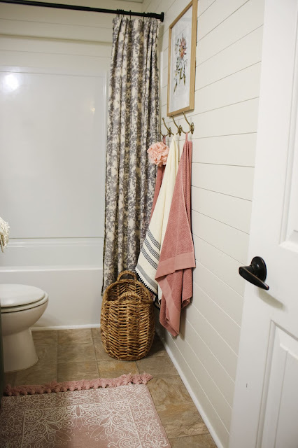 Inexpensive ways to update a boring bathroom