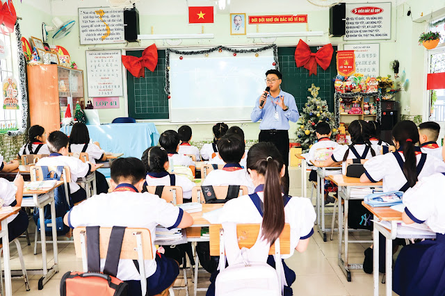 Thầy Trần Hoàng Hải trong giờ dạy môn toán.