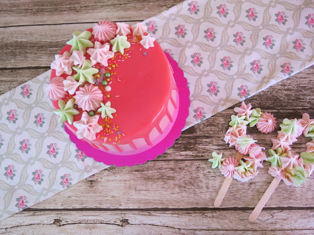 TARTA PINK VELVET CON CREMA DE CHOCOLATE BLANCO