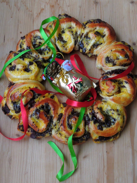 Brioche Wreath, Custard Chocolate Brioche Wreath