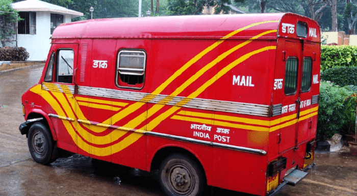 Floating Post office in Dal lake