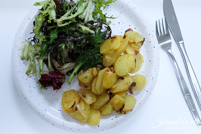 Bratkartoffeln mit Salat