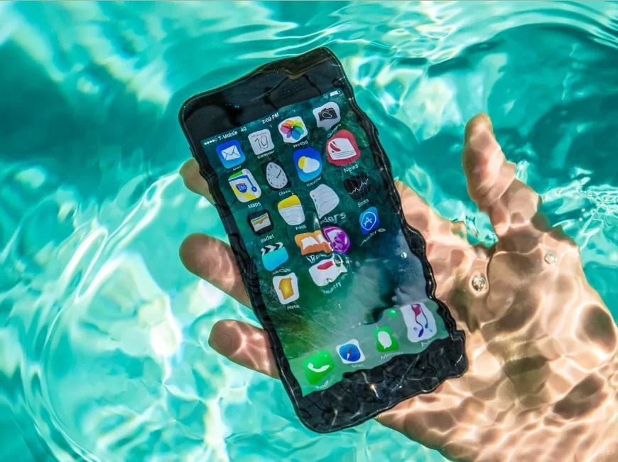 Deciphering the Distinctions: Waterproof vs. Water-Resistant Smartphones