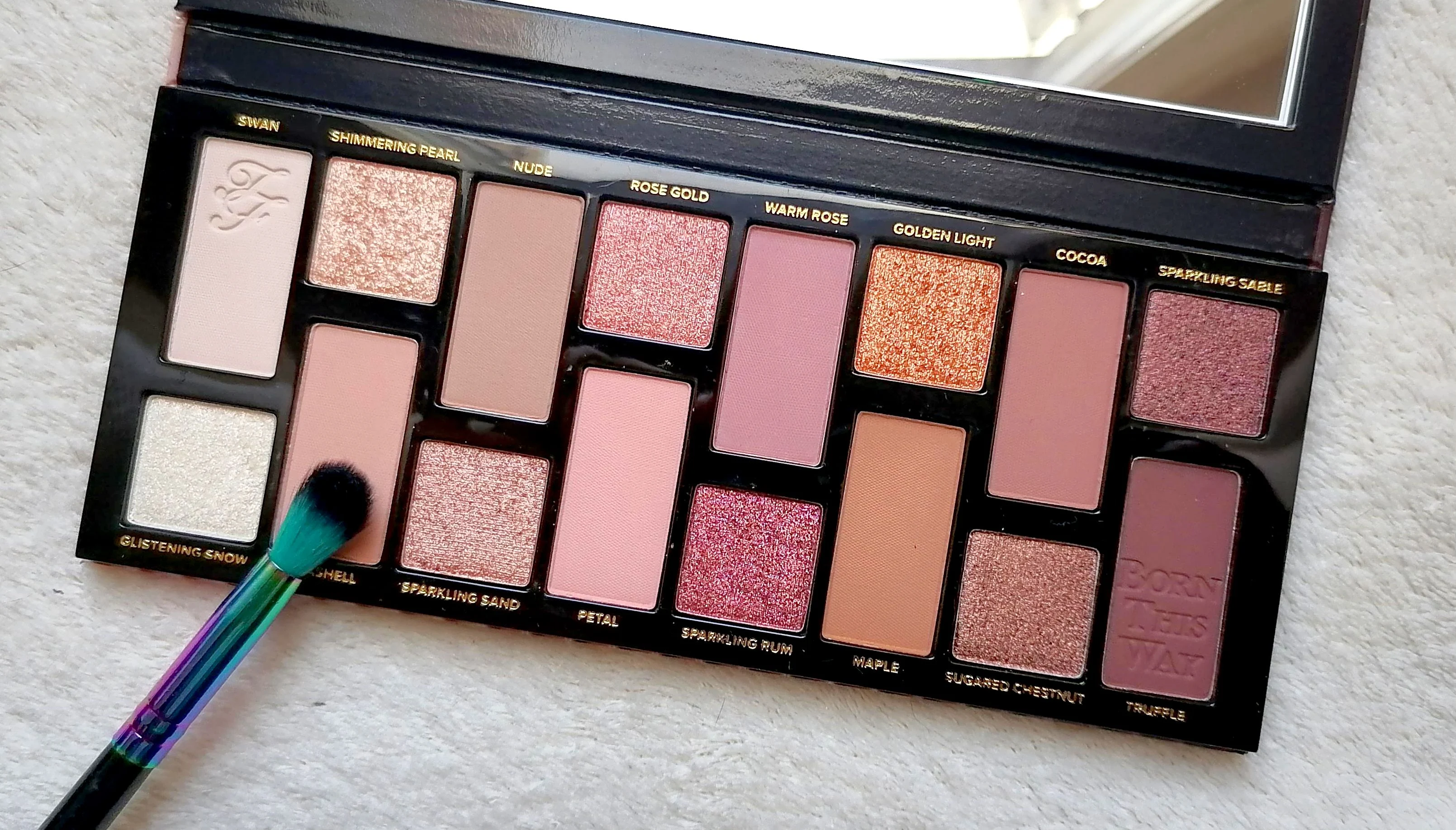 BORN THIS WAY Turn Up The Light de TOO FACED (Tan)