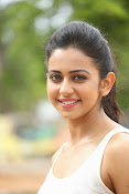 Rakul Preet Singh Sizzling Pics-thumbnail-39