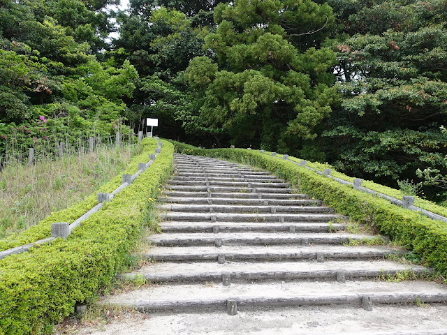 鳥取県米子市淀江町福岡　伯耆古代の丘公園　入り口の階段