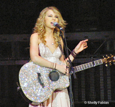 taylor swift guitar