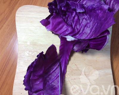 Tỉa hoa hồng tím từ bắp cải