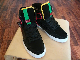 SUPRA（スープラ）VAIDER BLACK RASTA SUEDE スニーカー