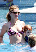 Julia Roberts Playing in The Pool