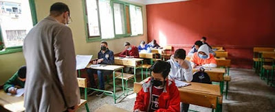 بالصور.. طلاب الصف الاول الاعداد يؤدون الامتحان المجمع وسط إجراءات وقائية مشددة