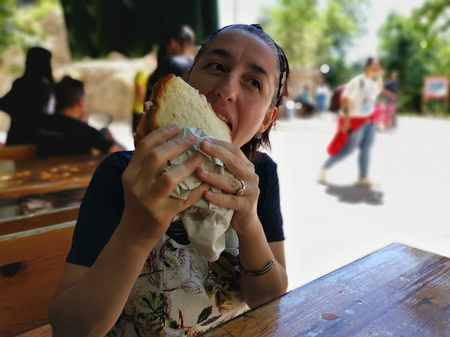 La “Grotta della Neviera” di Monticchio: tre generazioni per un panino unico vicino la Badia di San Michele Arcangelo