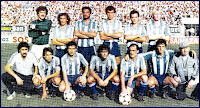 C. D. MÁLAGA. Temporada 1983-84. Fernando, Popo, Brescia, Canillas, Urdaci y Regenhardt. Juan Carlos, Recio, Totó, Martín y José. C. D. MÁLAGA 6 REAL MADRID C. F. 2 Domingo 11/09/1983. Campeonato de Liga de 1ª División, jornada 2. Málaga, estadio La Rosaleda. GOLES: 1-0: 20’, Toto. 2-0: 43’, Martín. 3-0: 53’, Martín. 3-1: 64’, Juanito, de penalti. 4-1: 69’, Canillas. 5-1: 76’, Martín, de penalti. 5-2: 82’, Juanito. 6-2: 87’, Hurtado.