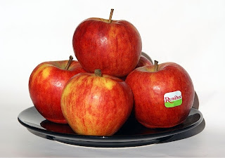 An Apple keep doctors away;Health Benefits of Apple