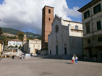 Pietrasanta piazza