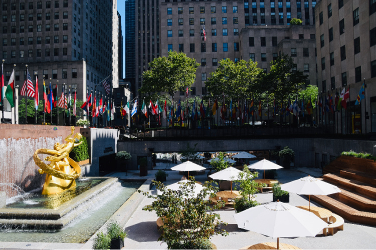 Rockefeller Center in New York City is deserted due to the pandemic | Ms. Toody Goo Shoes #Coronavirus
