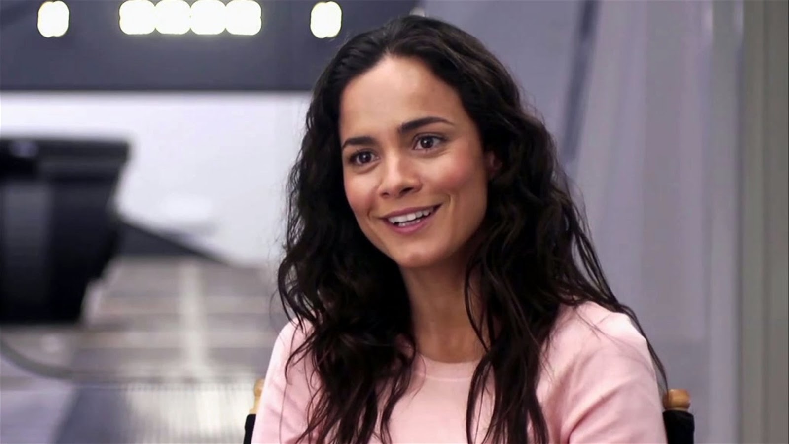 Alice Braga HD Images and Wallpapers - Hollywood Actress