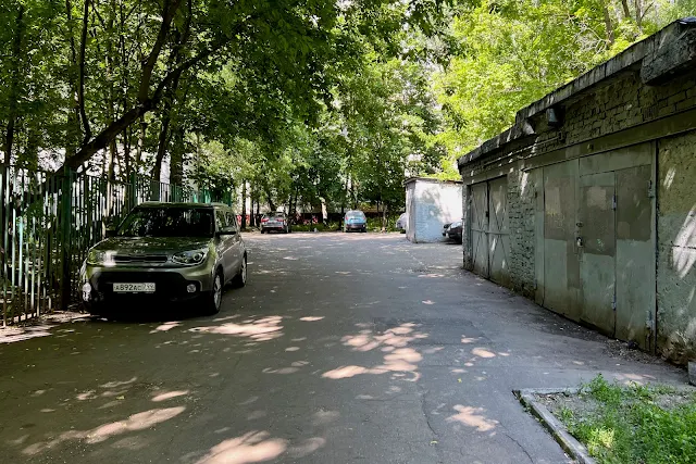 улица Генерала Антонова, дворы