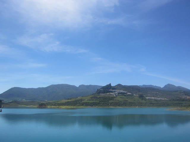 view of Zahara de la Sierra from the reservoir