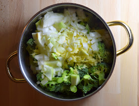 One-Pot-Suppe: Vegane Broccoli-Creme-Suppe