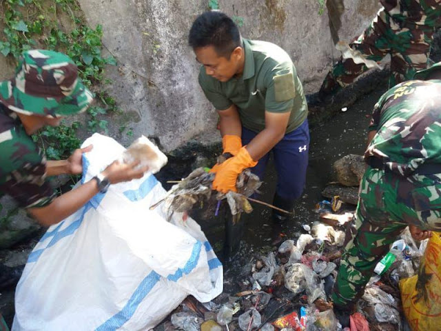 Meriahkan  Hari Juang Kartika TNI, Polri dan Pemkab Malteng Gelar Kerja Bakti