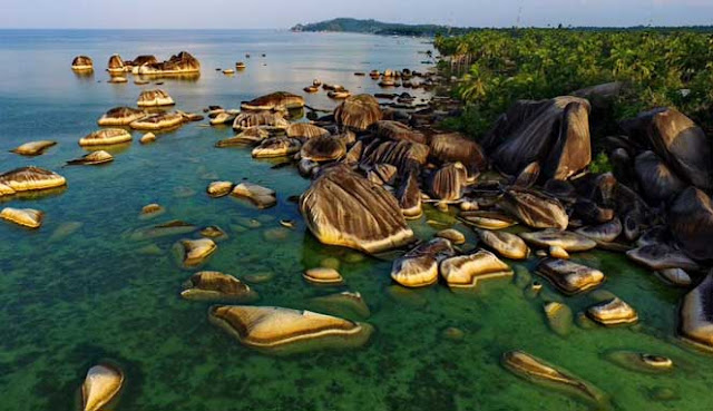 7 TEMPAT WISATA MENARIK DI PULAU NATUNA YANG DISENGKETAKAN CINA