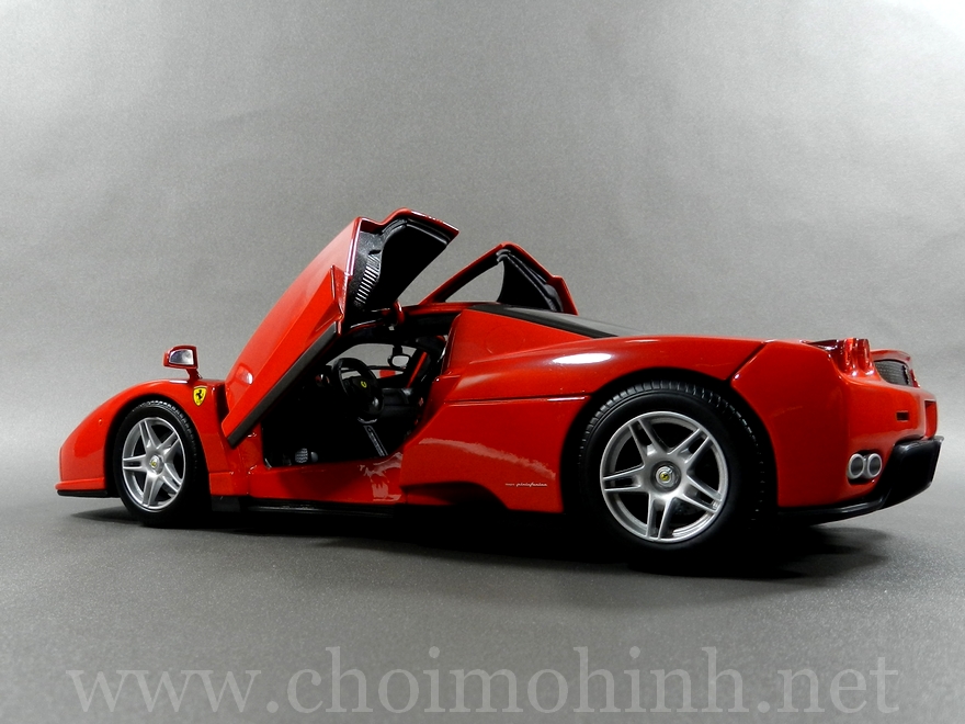 Ferrari Enzo 1:18 Hot Wheels door