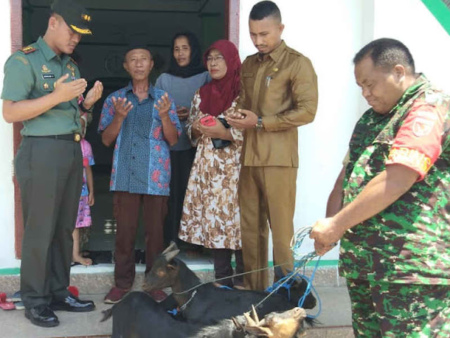 Bambang Sugiyarta Salurkan Hewan Kurban ke Masjid Nur Huda Tafure