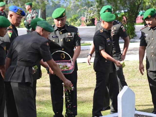 Peringati Hari Juang TNI AD Ke 79, Kodim 0309/Solok Ziarah dan Tabur Bunga di Makam Pahlawan Mutiara Bangsa