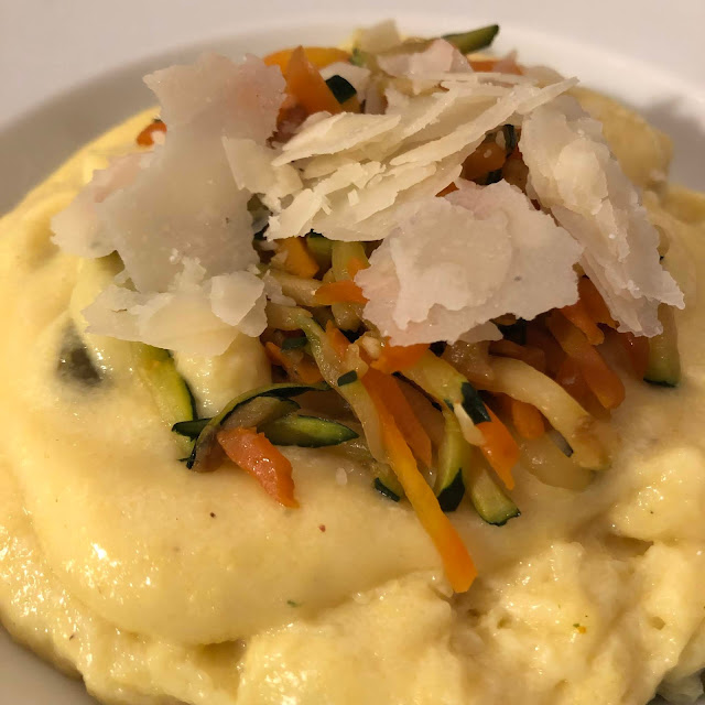 Polenta cremosa con jalapeños