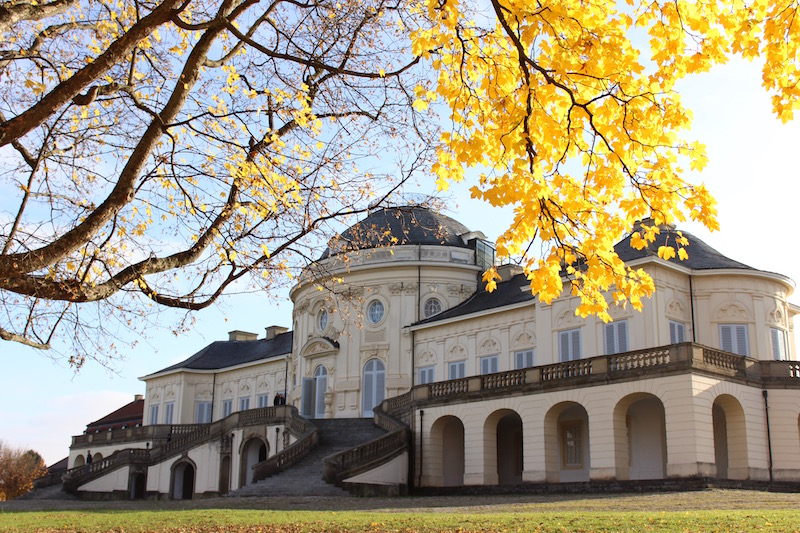 TheBlondeLion Fashion Stuttgart Guide Schloss Solitude Herbst SheIn Trenchcoat blue