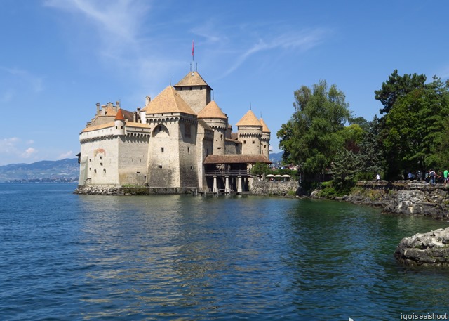 The Chateau de Chillon is located in Veytaux, by the shores of Lake Geneva and about 4 km or 45 minutes walk from Montreux.  