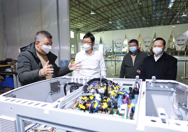 The picture shows the Zhaoqing High-tech Zone Investment Promotion Team visiting Guangzhou Puhua Smart Robot Technology Co., Ltd. Photographed by Wang Zhenyu