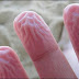 Τι δείχνει για την υγεία σου αν τα δάχτυλά σου μουλιάζουν γρήγορα στο νερό όταν κάνεις μπάνιο;