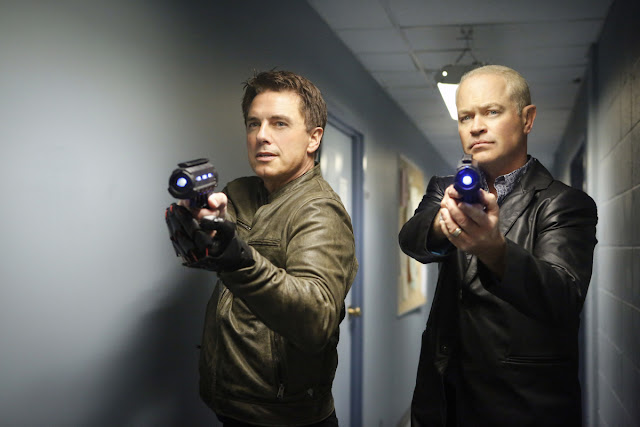 Malcolm Merlyn y Damien Darhk LOT Season 2