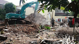 Bongkaran rumah tua Jakarta