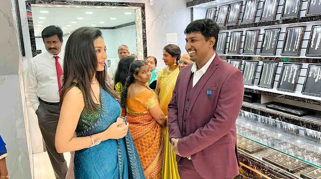 Actress Vidya Pradeep at inauguration of JC Gold and Diamonds Nagercoil