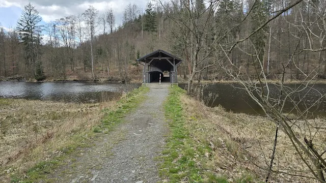 Holzbrücke über die Saale