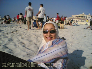 Arab Girl Lujaina Qamar Enjoying At Jumeirah Beach