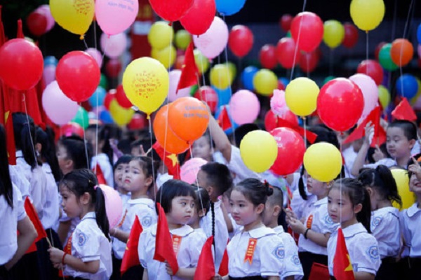 Các em nhỏ háo hức trong ngày vui tựu trường của năm học 2018-2019 - Vinhgo'news